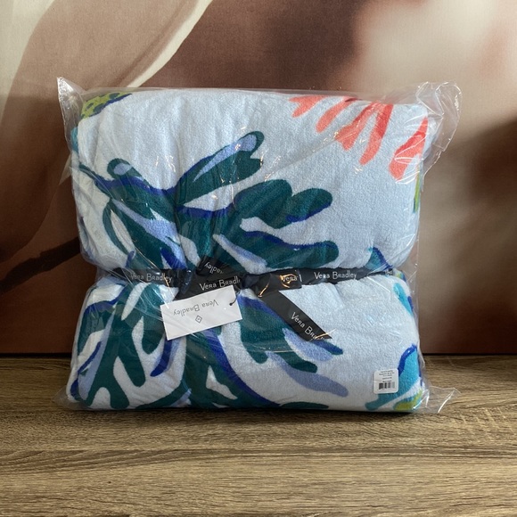 VB Large Throw Blanket - Seascape NWT - Picture 2 of 4